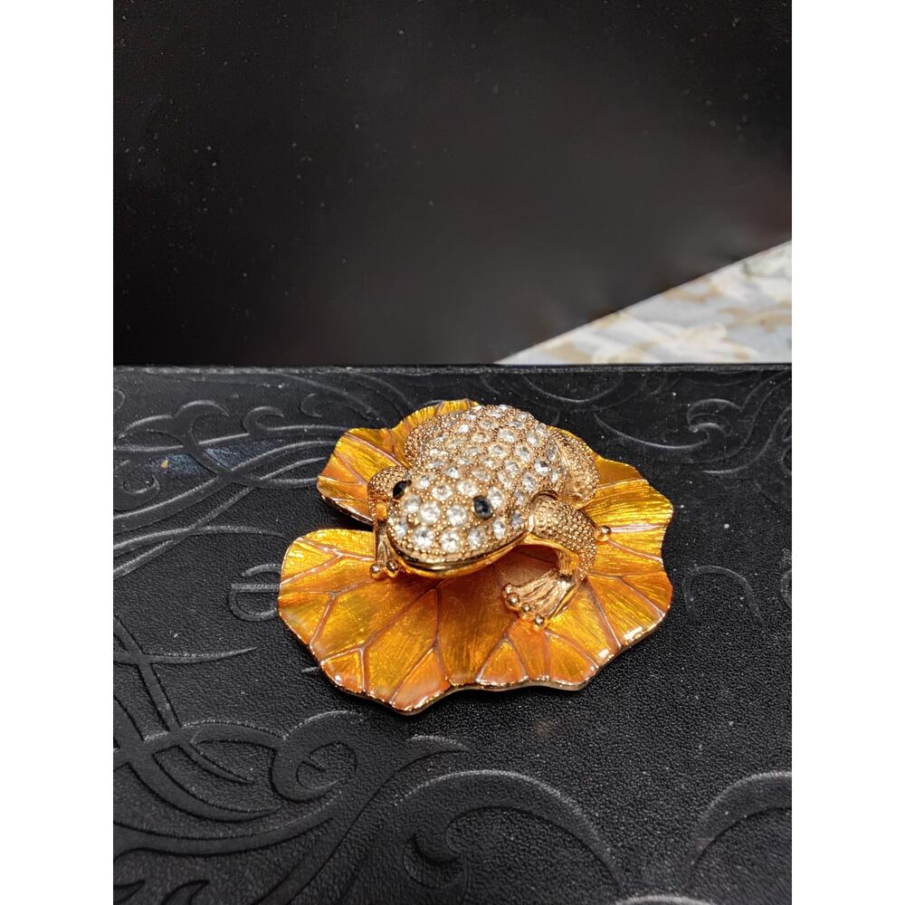 Enamel Rhinestones Frog on a Lily Pad Trinket Box magnetic closure